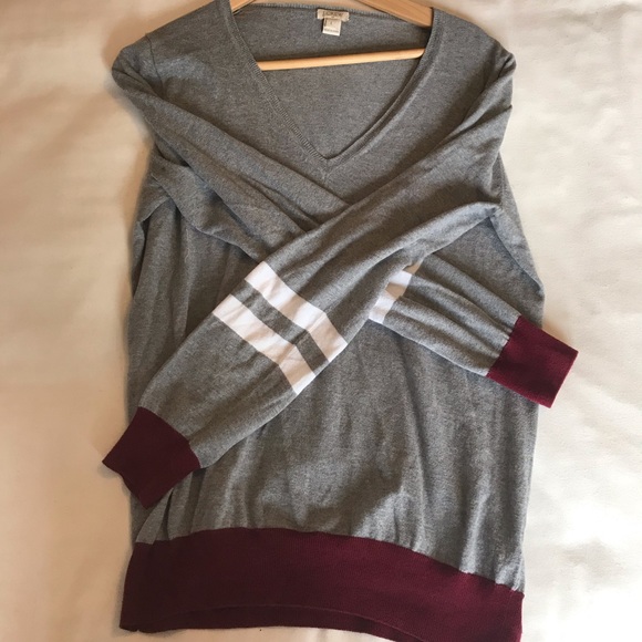 J. Crew Women’s Grey V-Neck Sweater - Large - Picture 4 of 5
